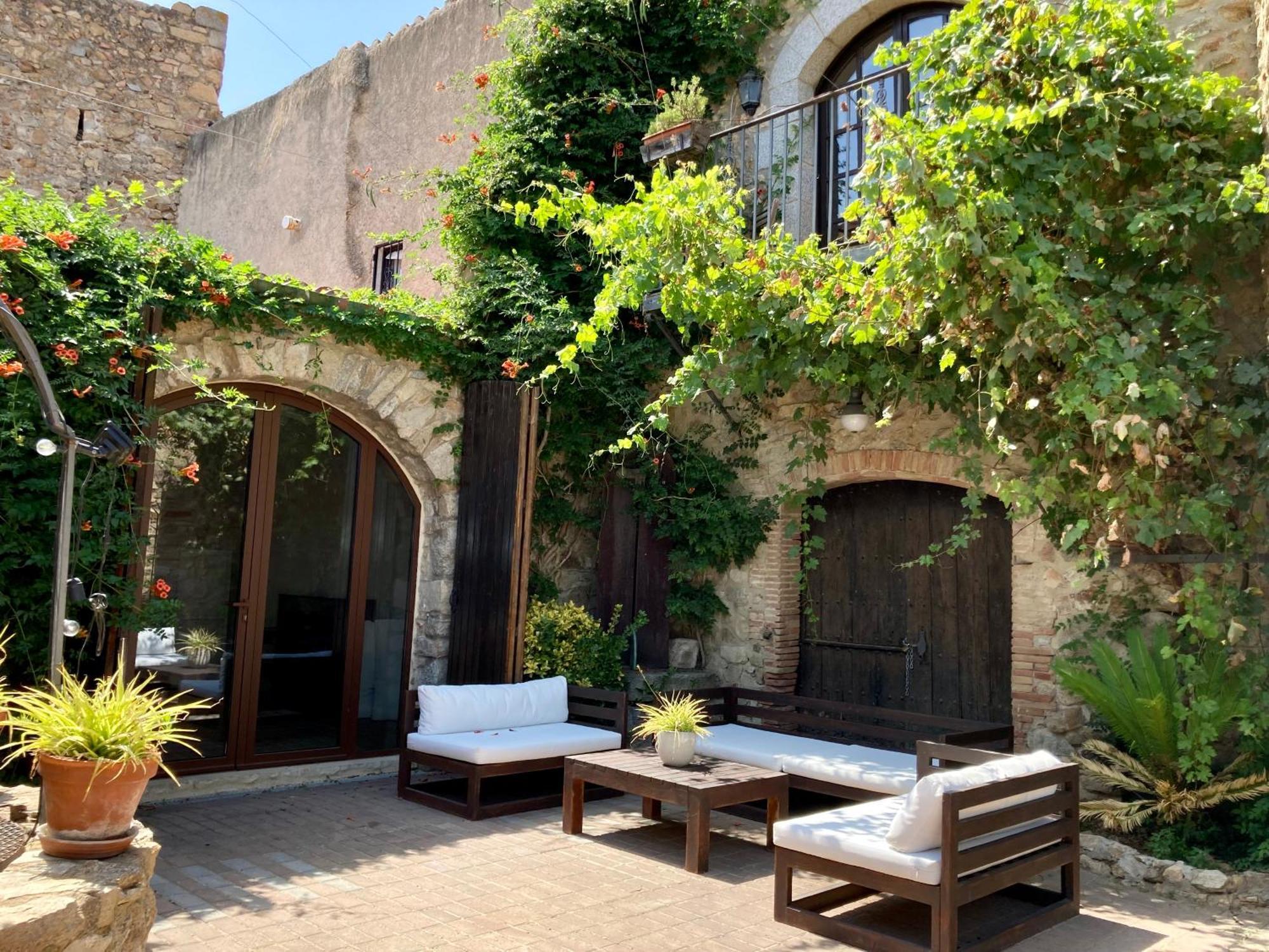 Capmany Els Racons Del Fort Castle In Wine Territory מראה חיצוני תמונה